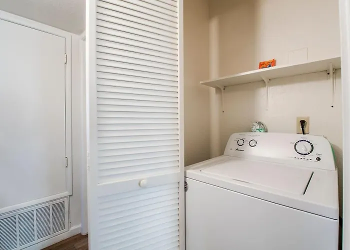 88 3bd 2b Modern Comfort Heated Pool Holiday home *