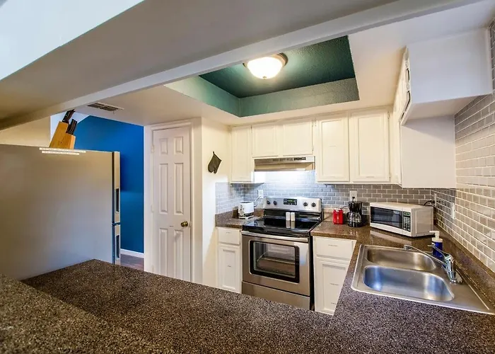 88 3bd 2b Modern Comfort Heated Pool Holiday home *